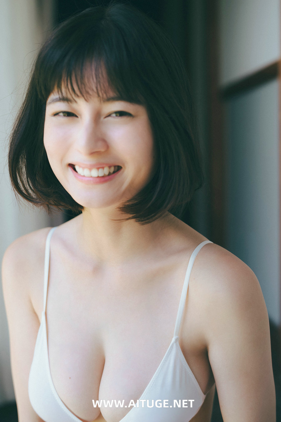 大久保桜子 - 潮騒が聞こえる [70P54MB]