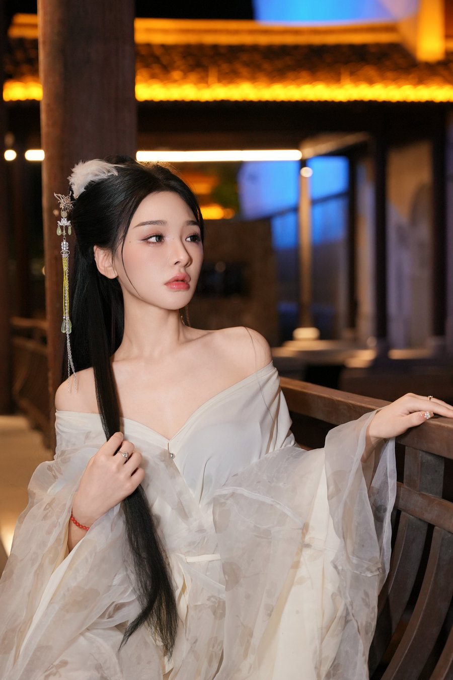[YITUYU]艺图语 2025.09.16 夜景汉服 YY [14P-197MB]