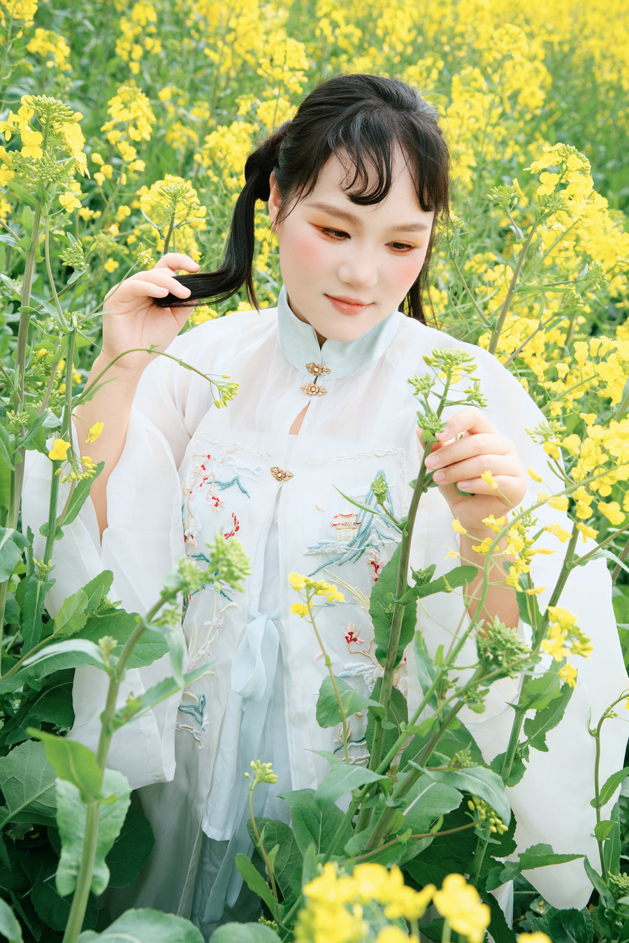 [YITUYU]艺图语 2026.03.21 花田少女 [22P-346MB]