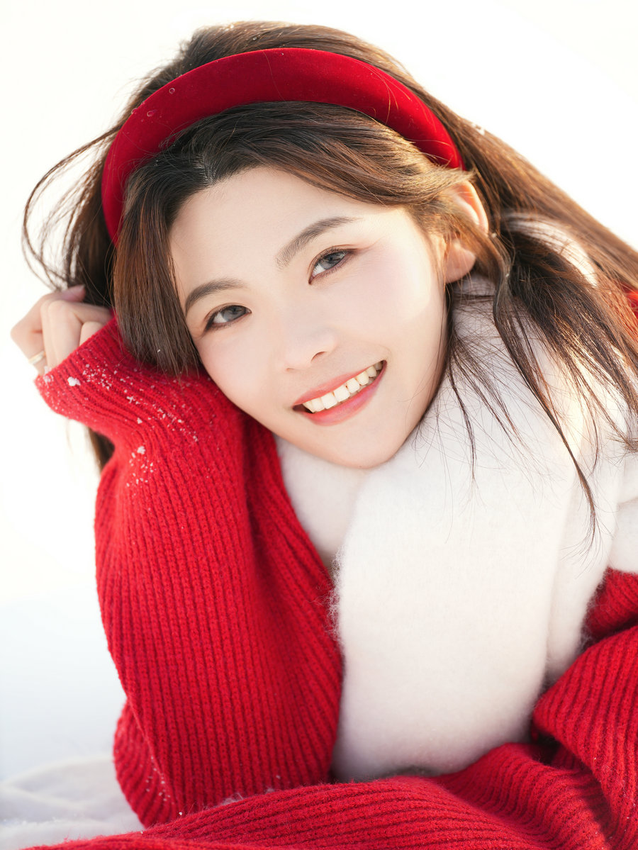 [YITUYU]艺图语 2026.03.27 雪地里的红蝴蝶 [23P-287MB]