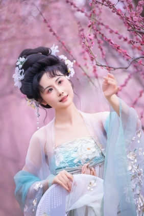 [YITUYU]艺图语 2026.03.13 梅花 橘芙芙 [10P-204MB]