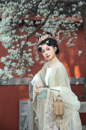 [YITUYU]艺图语 2026.03.07 红墙玉兰 酸奶加心好好次 [16P-309MB]