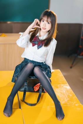[YITUYU]艺图语 2026.03.06 教师JK 冰冷企鹅 [19P-61MB]