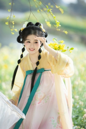 [YITUYU]艺图语 2026.03.24 春嬉 一堆零一 [26P-320MB]
