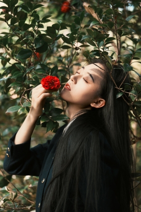 [YITUYU]艺图语 2026.03.19 当深黑制服的沉静遇上山茶花的热烈 曲清河 [18P-448MB]
