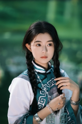 [YITUYU]艺图语 2026.03.18 误入江南水墨画里的民族风少女 尼古拉斯依 [10P-263MB]