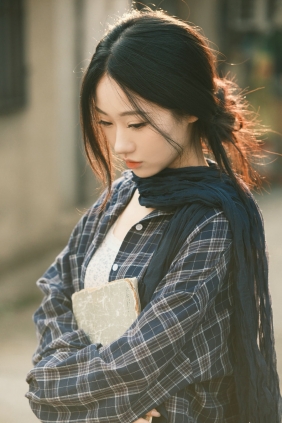 [YITUYU]艺图语 2026.03.14 小城秋天 扣子 [11P-61MB]